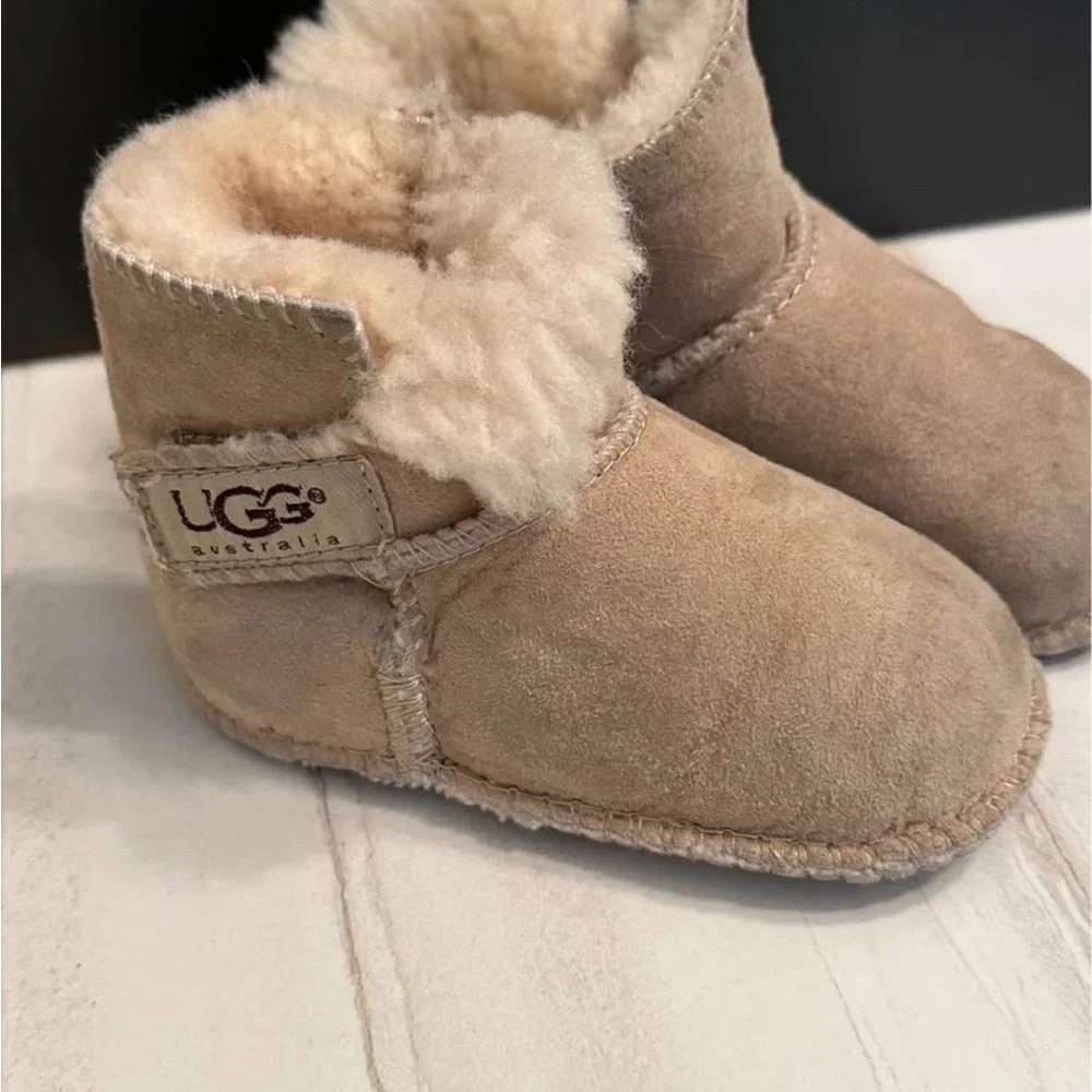 UGG Infant Boots 6–12 Months Medium (Play Condition) - Picture 2 of 5